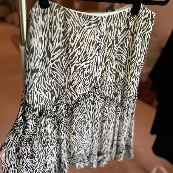 Dana Buchman 100% silk Skirt (SIze 8P) (Great‎ condition) - Picture 8 of 13